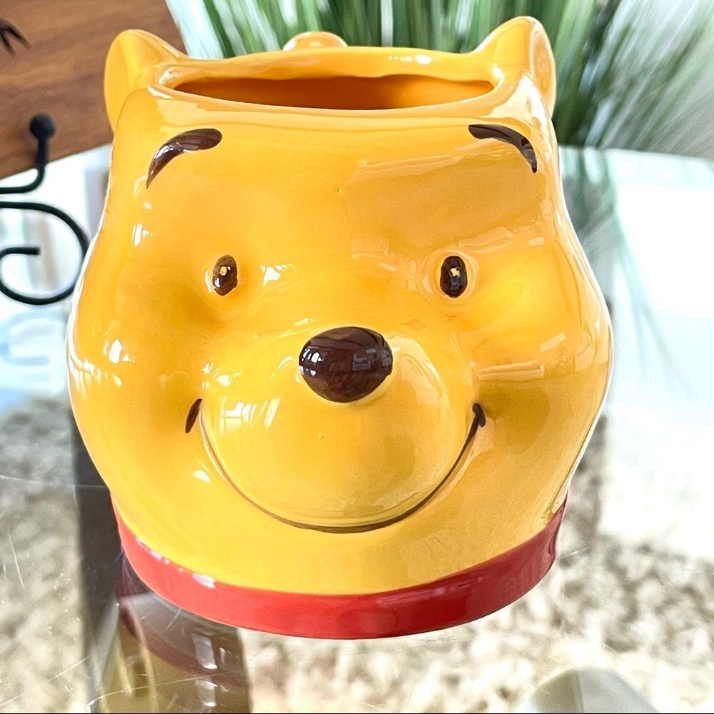 NWT Disney Winnie the Pooh Beautiful head face shaped Sculpted 3D Yellow Mug New